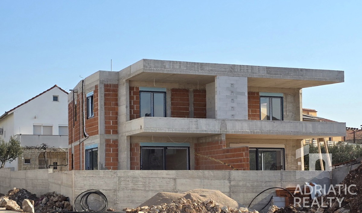 Vodice, nuova costruzione, moderna doppia casa con piscina