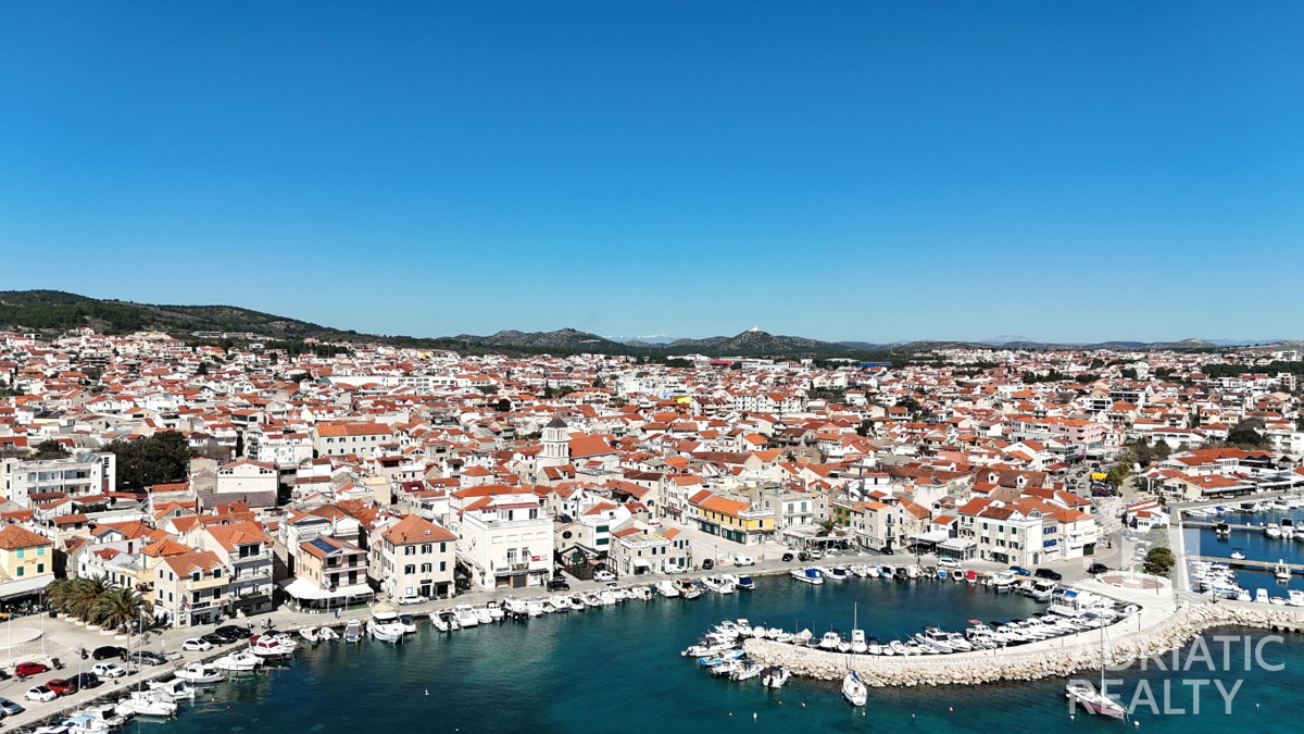 Vodice, nuova costruzione, moderna doppia casa con piscina