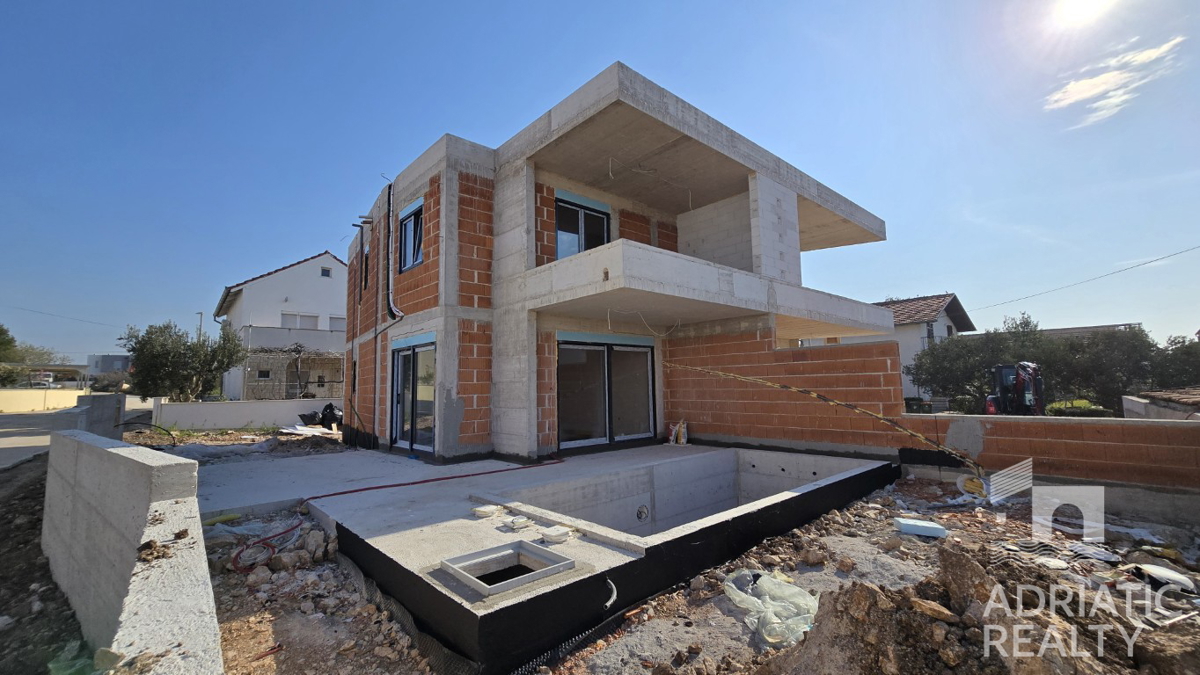 Vodice, nuova costruzione, moderna doppia casa con piscina