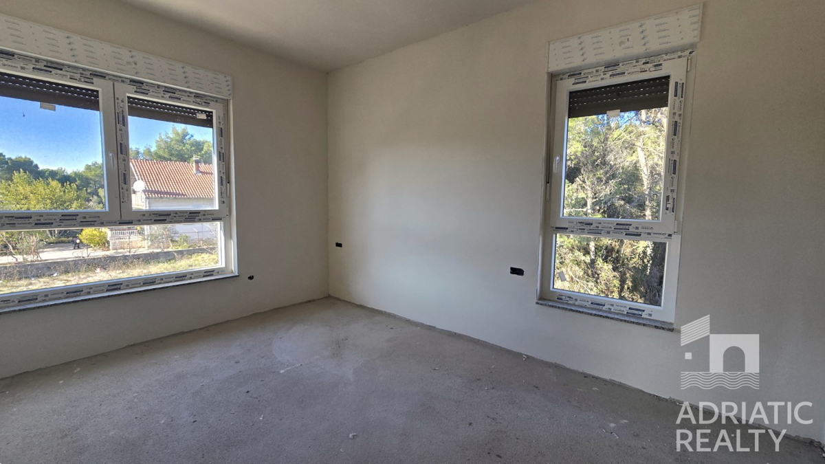 Srima, nuova costruzione, appartamento con tre camere da letto vicino alla spiaggia