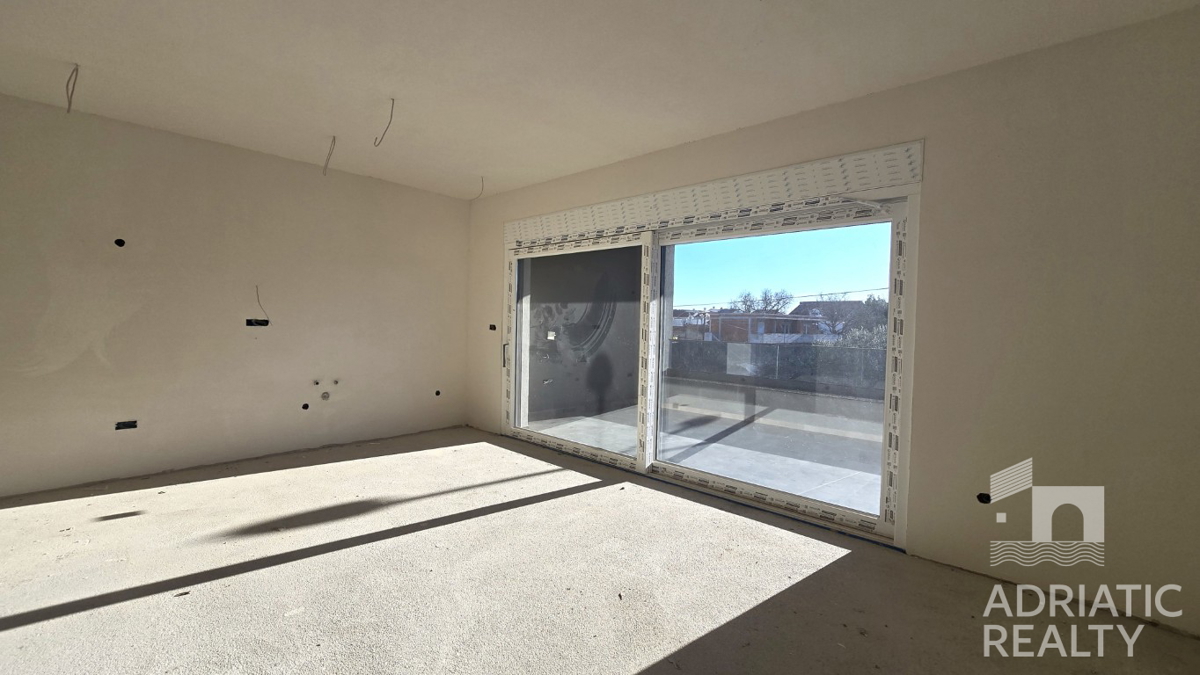 Srima, nuova costruzione, appartamento con tre camere da letto vicino alla spiaggia