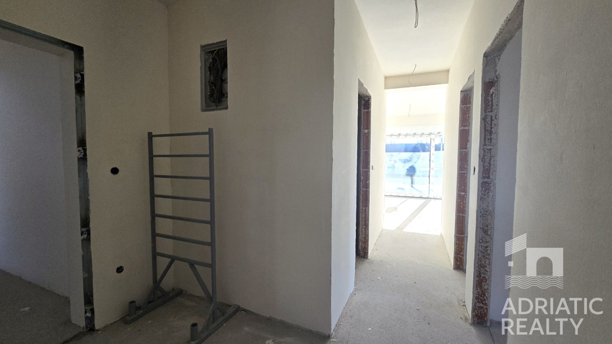 Srima, nuova costruzione, appartamento con tre camere da letto vicino alla spiaggia