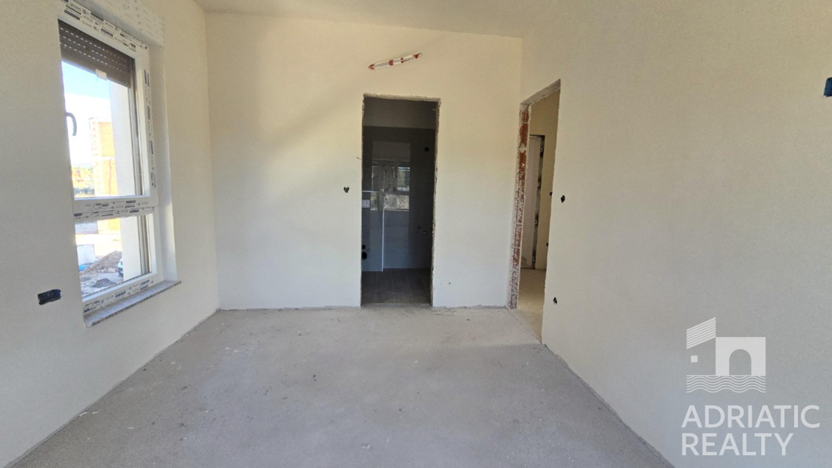 Srima, nuova costruzione, appartamento con tre camere da letto vicino alla spiaggia