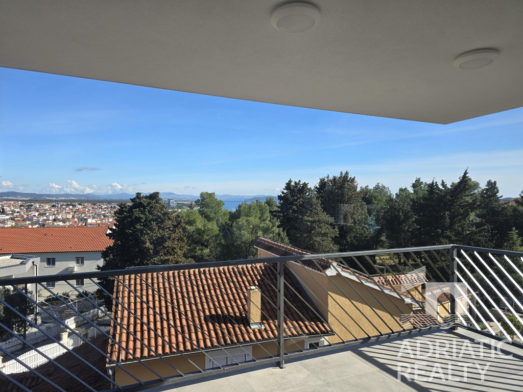 Vodice, appartamento con tre camere da letto e vista mare - pronta consegna primavera 2025