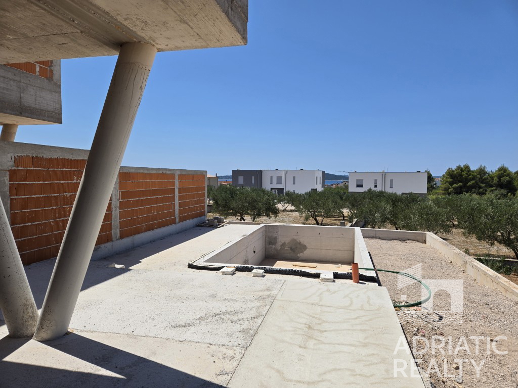 Vodice, appartamento con piscina in nuova costruzione esclusiva