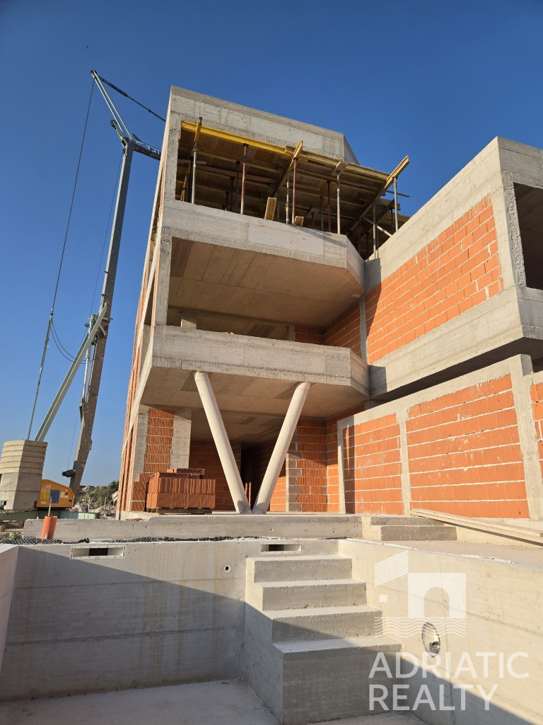 Vodice, appartamento con piscina in nuova costruzione esclusiva