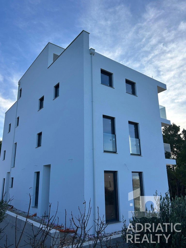 Primošten, appartamento su due livelli con vista panoramica sul mare