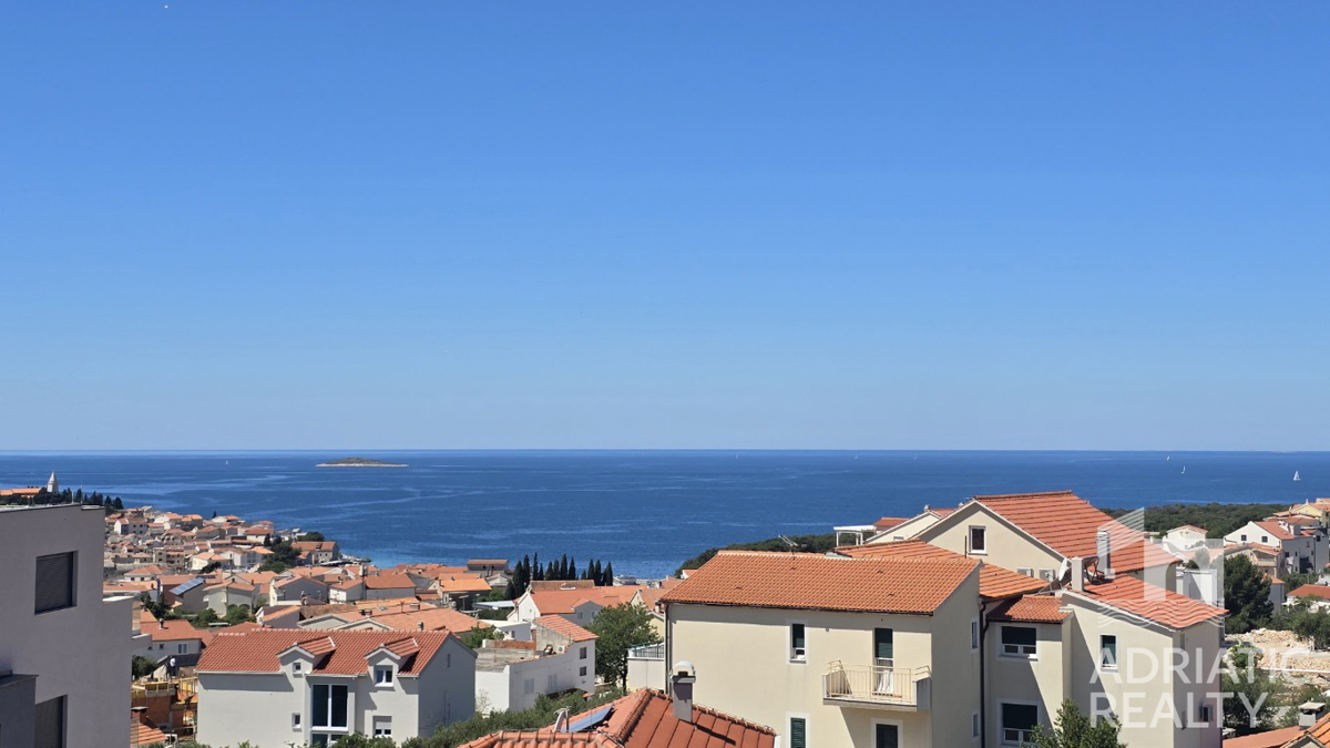 Primošten, appartamento su due livelli con vista panoramica sul mare