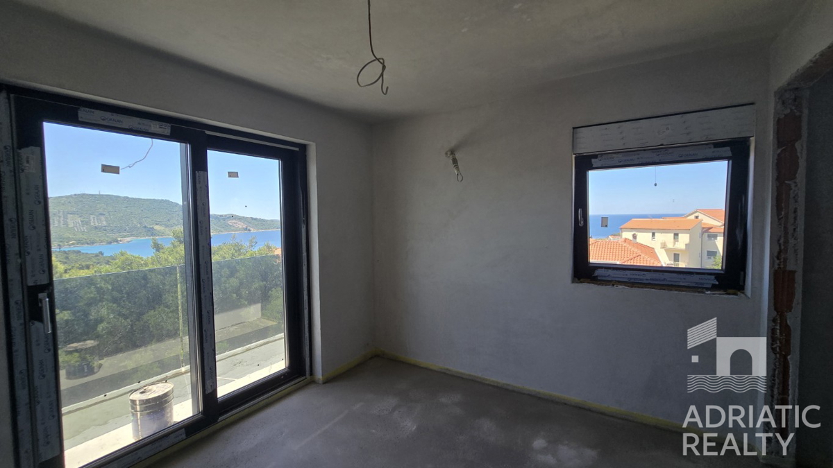 Primošten, appartamento su due livelli con vista panoramica sul mare