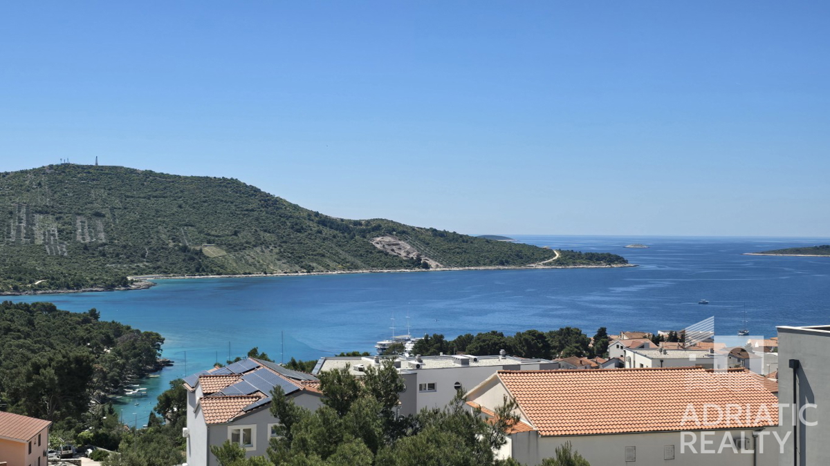 Primošten, appartamento su due livelli con vista panoramica sul mare
