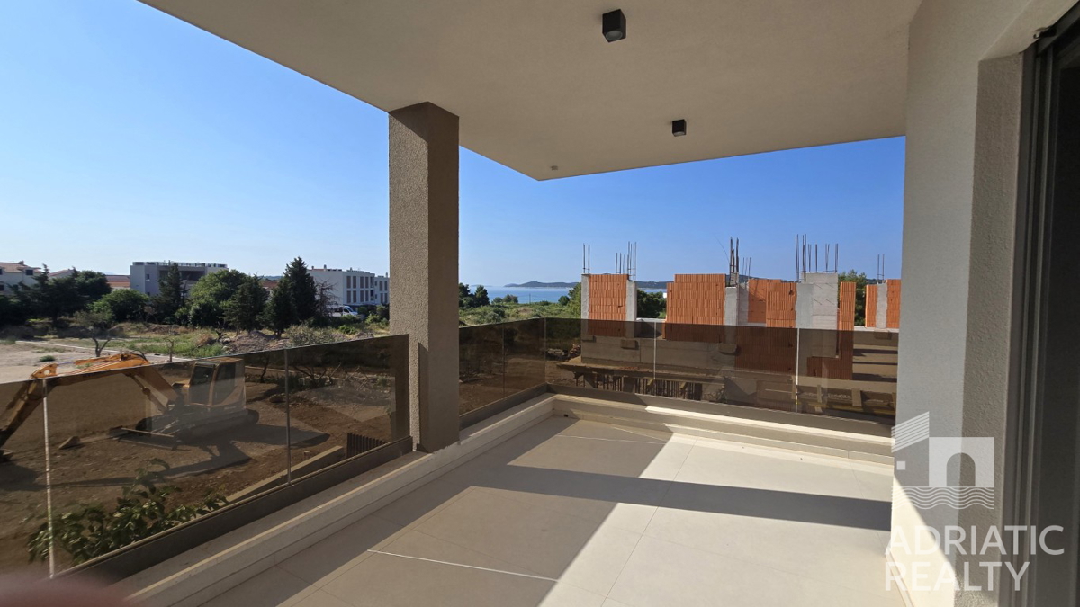 Vodice, moderno trilocale vicino alla spiaggia, vista mare