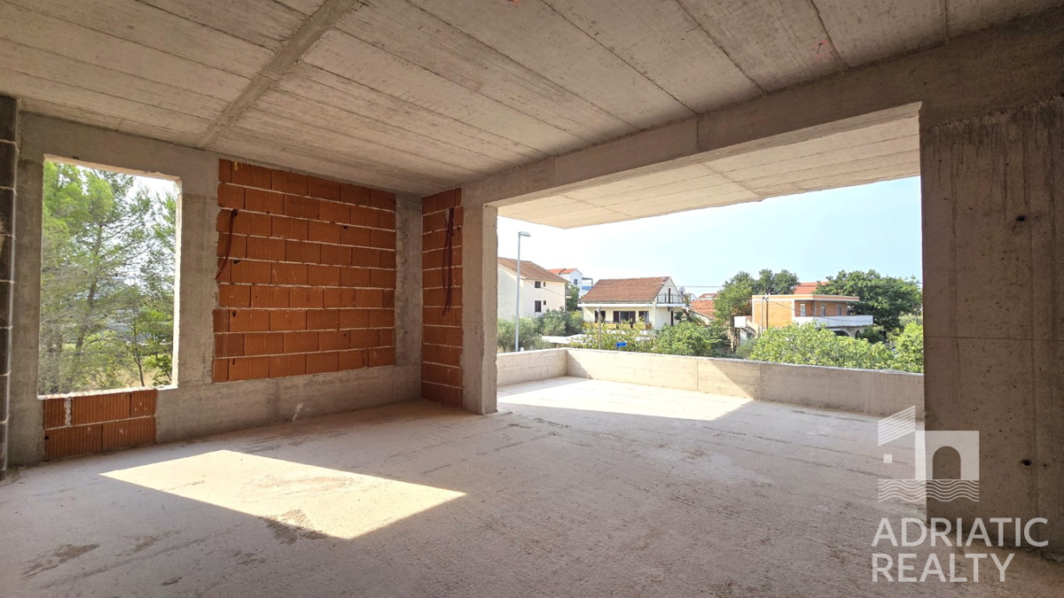 Srima, nuova costruzione, appartamento con tre camere da letto vicino alla spiaggia