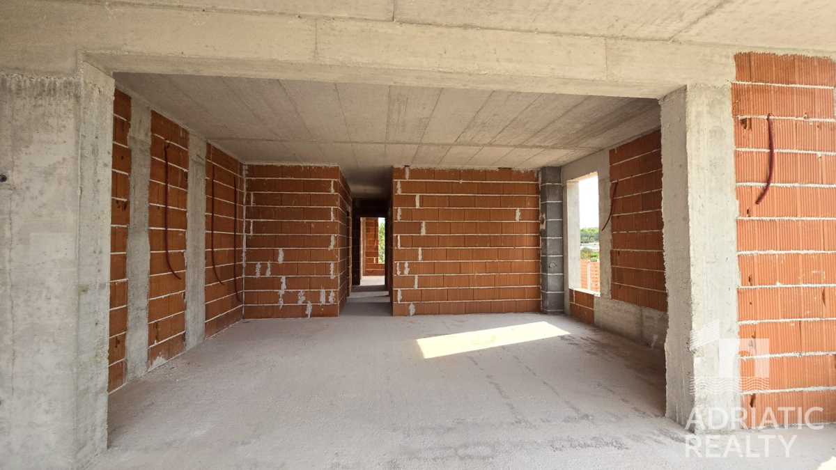 Srima, nuova costruzione, appartamento con tre camere da letto vicino alla spiaggia