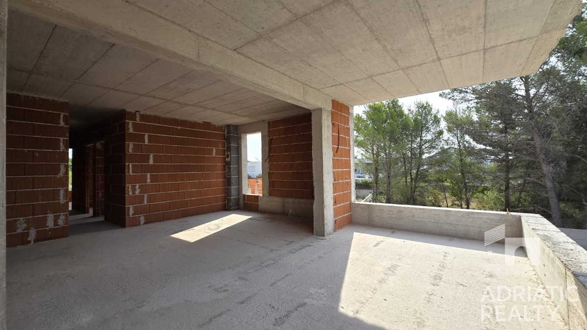 Srima, nuova costruzione, appartamento con tre camere da letto vicino alla spiaggia