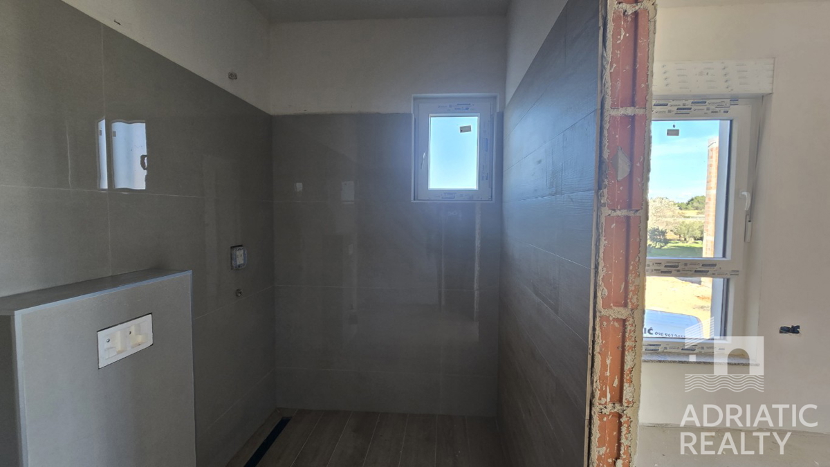 Srima, nuova costruzione, appartamento con tre camere da letto vicino alla spiaggia