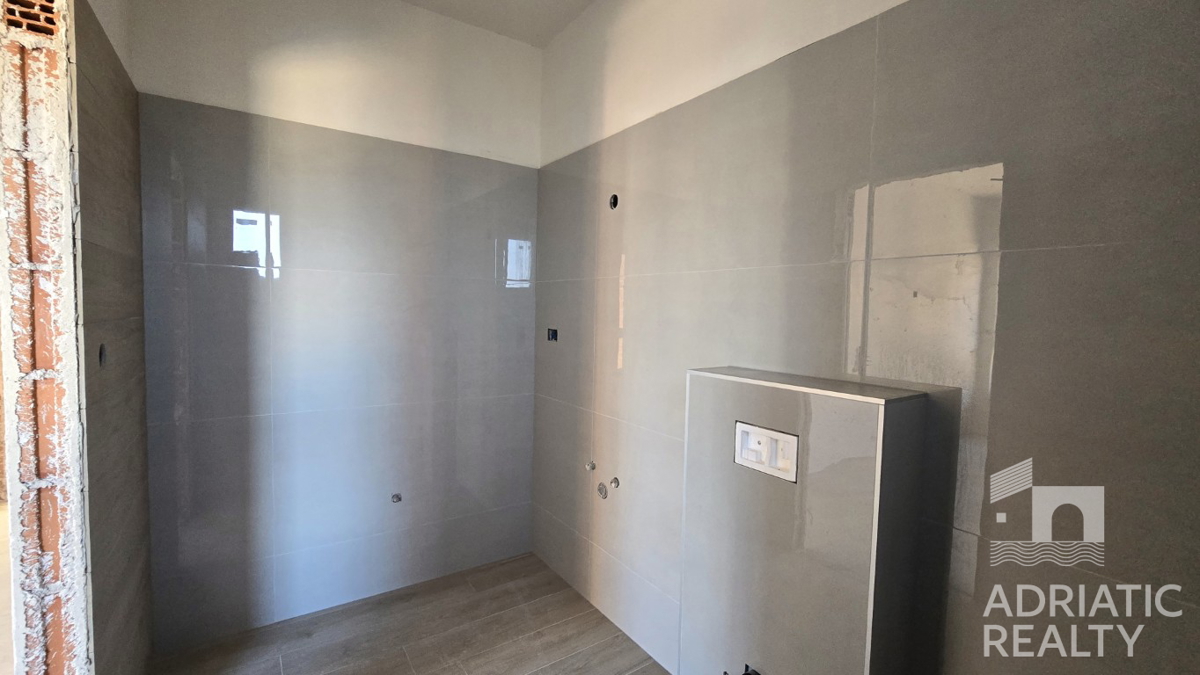 Srima, nuova costruzione, appartamento con tre camere da letto vicino alla spiaggia