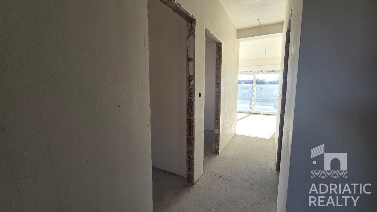 Srima, nuova costruzione, appartamento con tre camere da letto vicino alla spiaggia