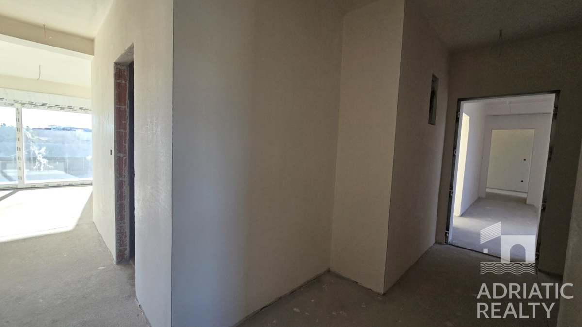 Srima, nuova costruzione, appartamento con tre camere da letto vicino alla spiaggia