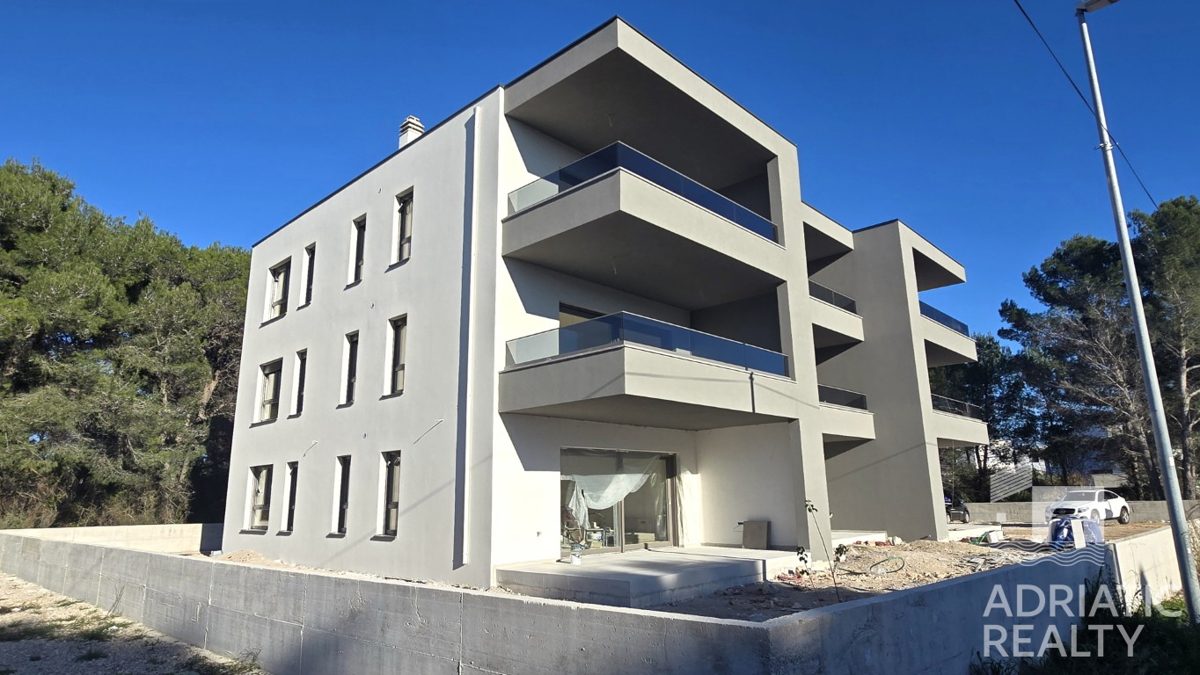 Srima, nuova costruzione, appartamento con tre camere da letto vicino alla spiaggia