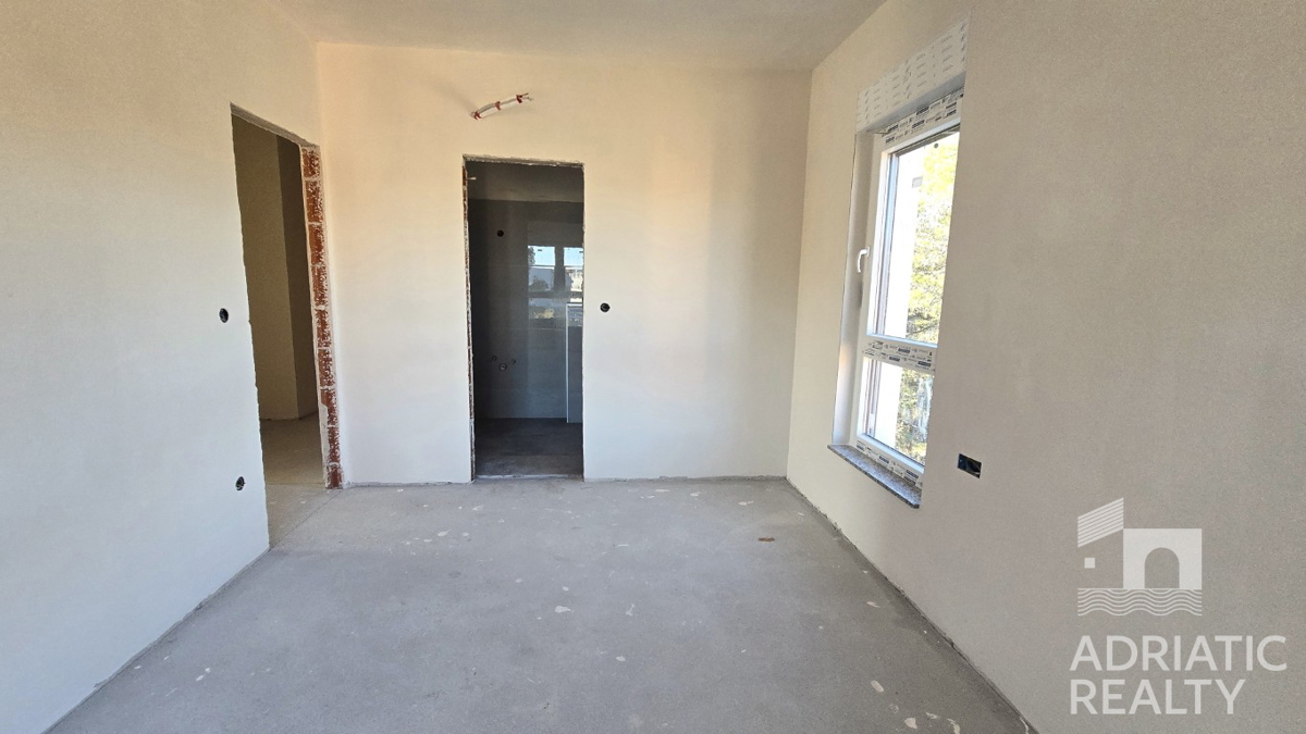 Srima, nuova costruzione, appartamento con tre camere da letto vicino alla spiaggia