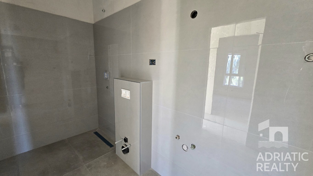 Srima, nuova costruzione, appartamento con tre camere da letto vicino alla spiaggia