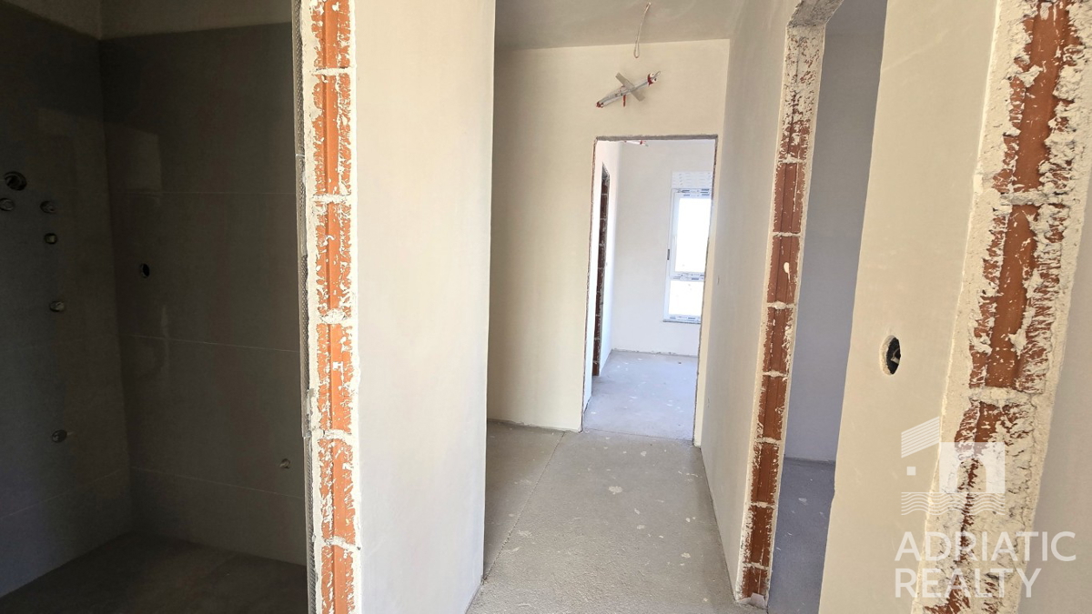 Srima, nuova costruzione, appartamento con tre camere da letto vicino alla spiaggia