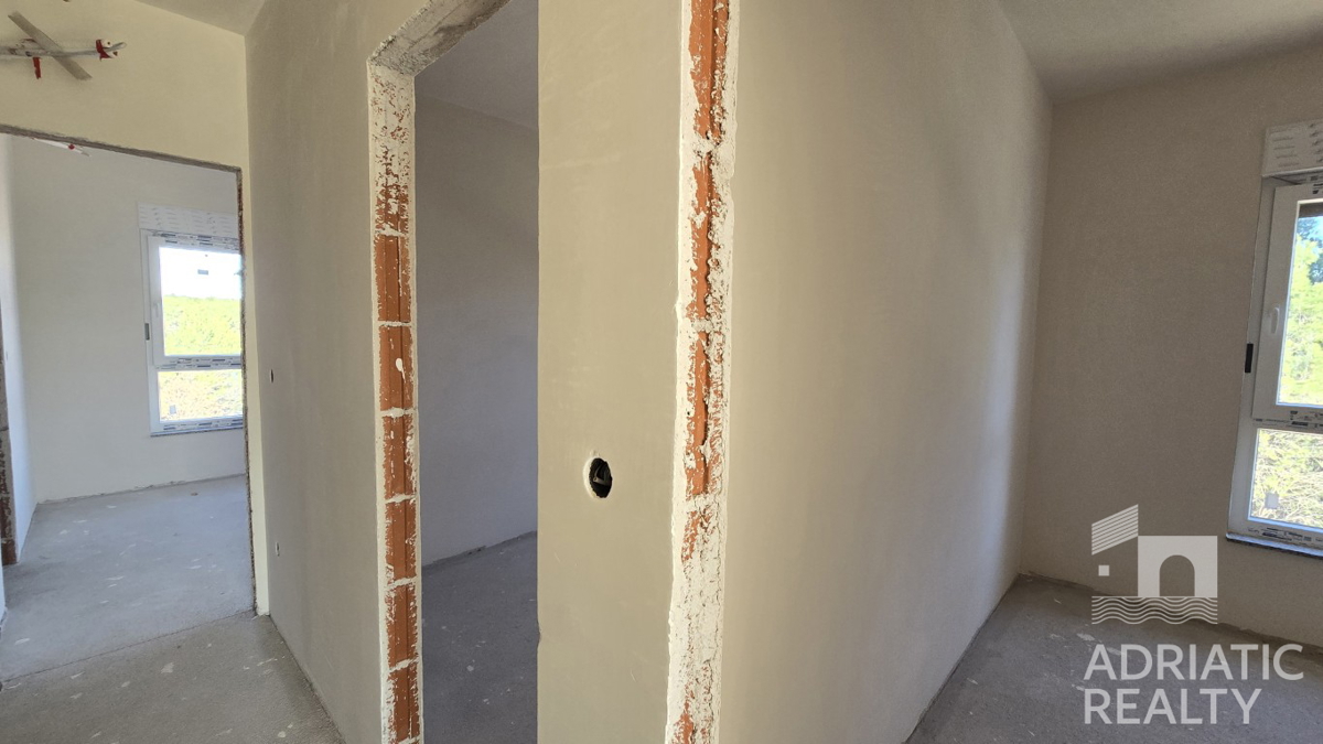 Srima, nuova costruzione, appartamento con tre camere da letto vicino alla spiaggia