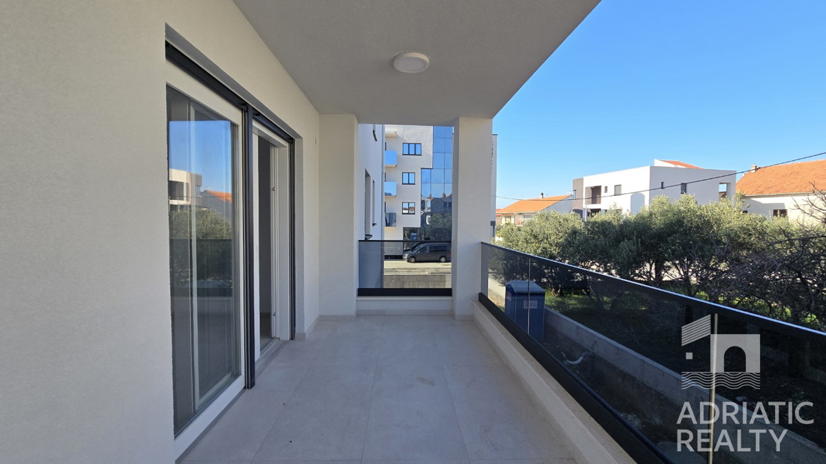 Vodice, nuova costruzione, appartamento con una camera da letto al piano terra a 600 m dalla spiaggia