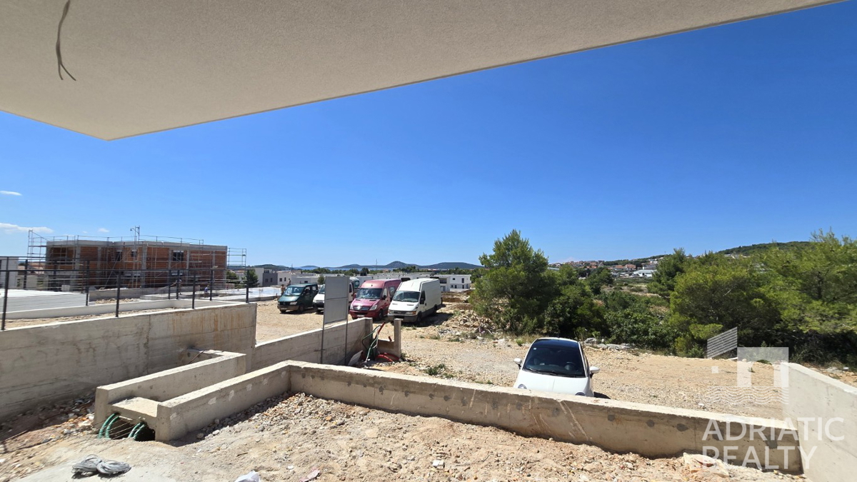 Nuova costruzione a Vodice - appartamento con giardino in un ambiente tranquillo