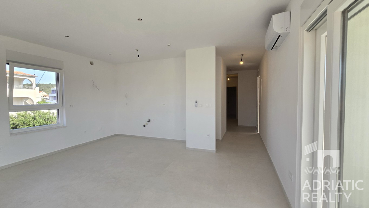 Vodice, appartamento con tre camere da letto, a 3 minuti dalla spiaggia, vista mare