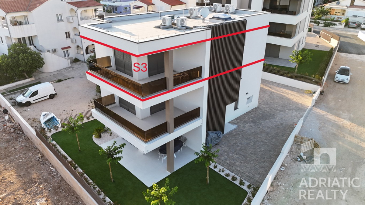 Vodice, appartamento con tre camere da letto, a 3 minuti dalla spiaggia, vista mare