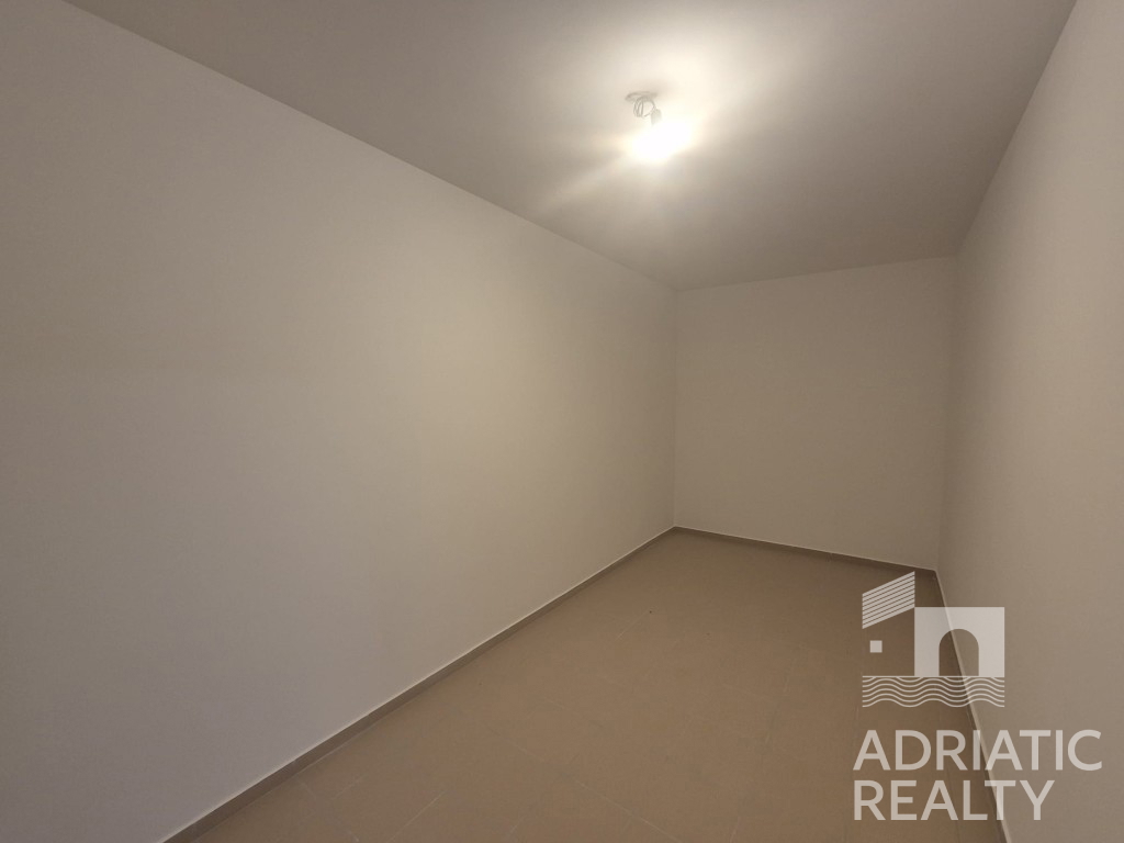 Vodice, appartamento con tre camere da letto, a 3 minuti dalla spiaggia, vista mare