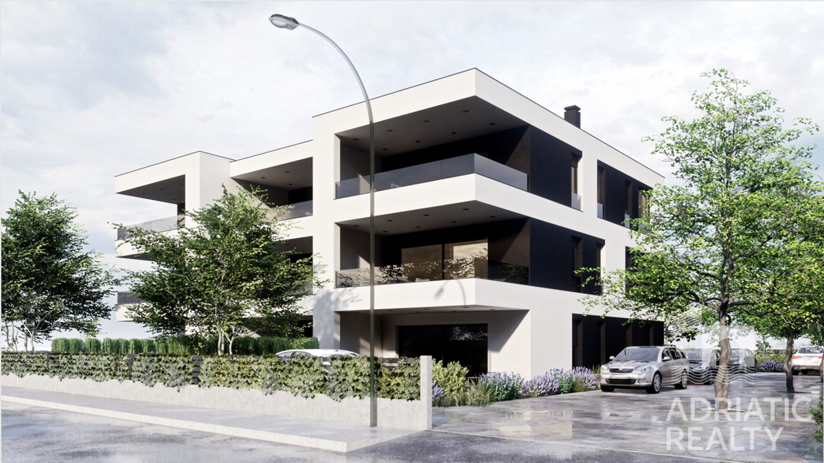 Srima, appartamento trilocale con terrazza e 2 posti auto, a 300 m dal mare