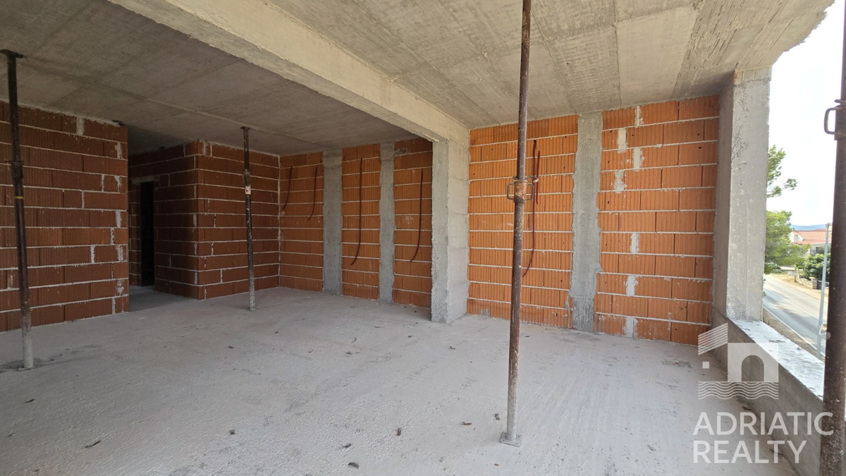 Srima, appartamento trilocale con terrazza e 2 posti auto, a 300 m dal mare