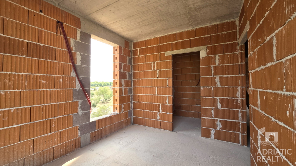 Srima, appartamento trilocale con terrazza e 2 posti auto, a 300 m dal mare