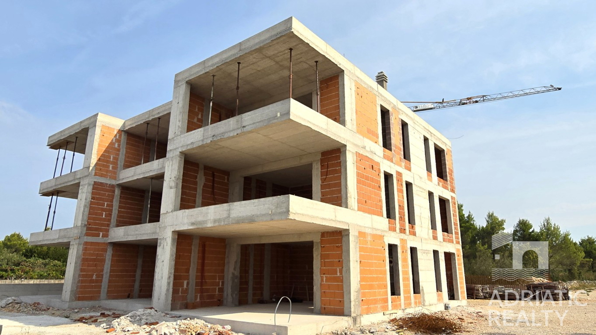 Srima, appartamento trilocale con terrazza e 2 posti auto, a 300 m dal mare