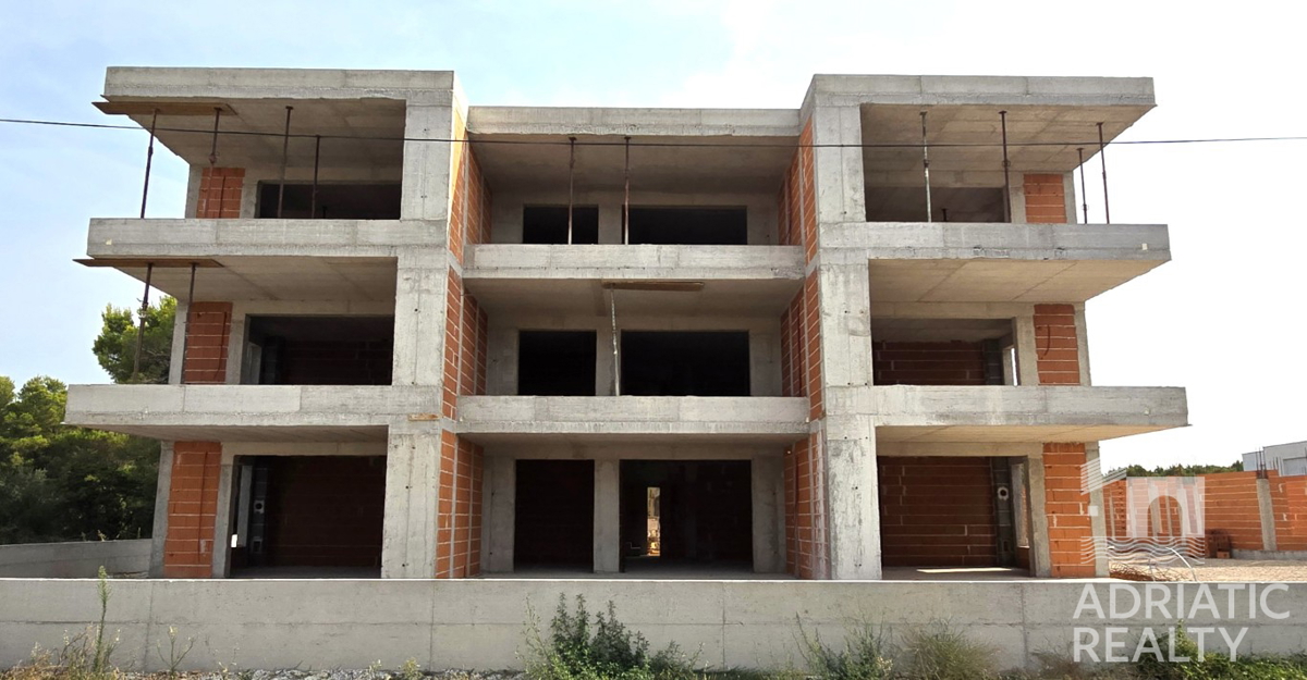 Srima, appartamento trilocale con terrazza e 2 posti auto, a 300 m dal mare