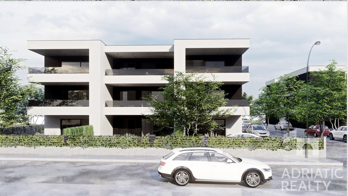 Srima, appartamento trilocale con terrazza e 2 posti auto, a 300 m dal mare