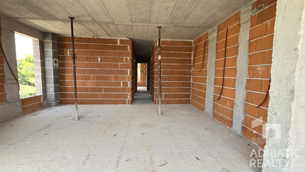 Srima, appartamento trilocale con terrazza e 2 posti auto, a 300 m dal mare