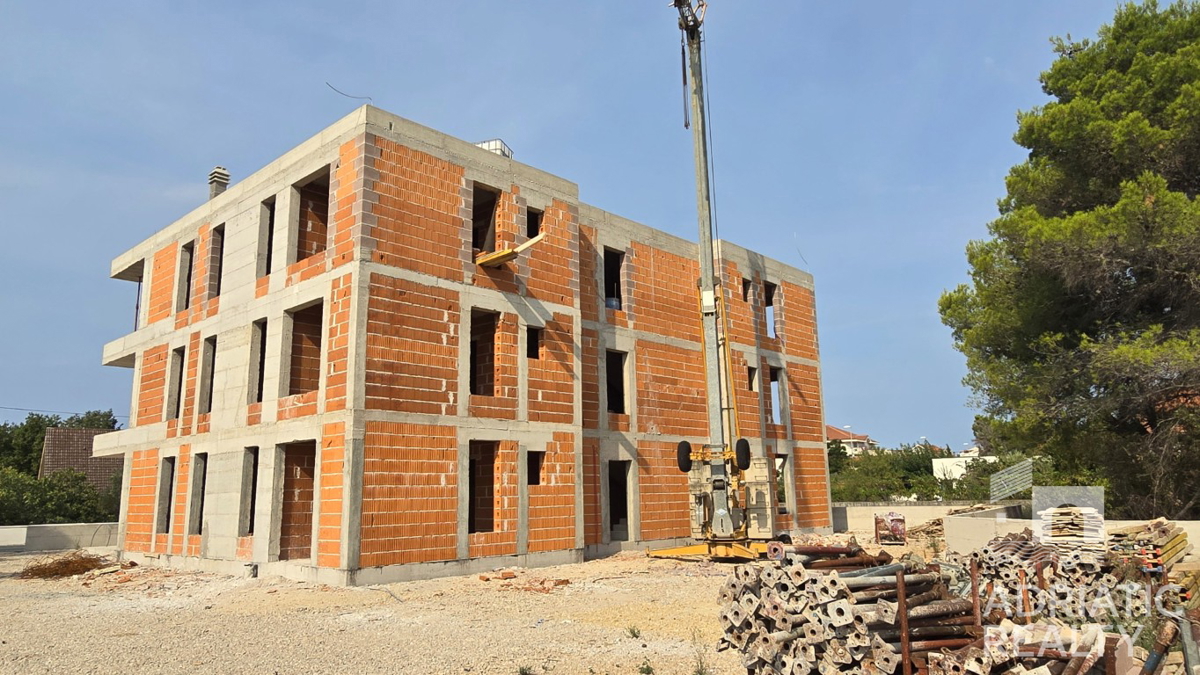 Srima, appartamento trilocale con terrazza e 2 posti auto, a 300 m dal mare