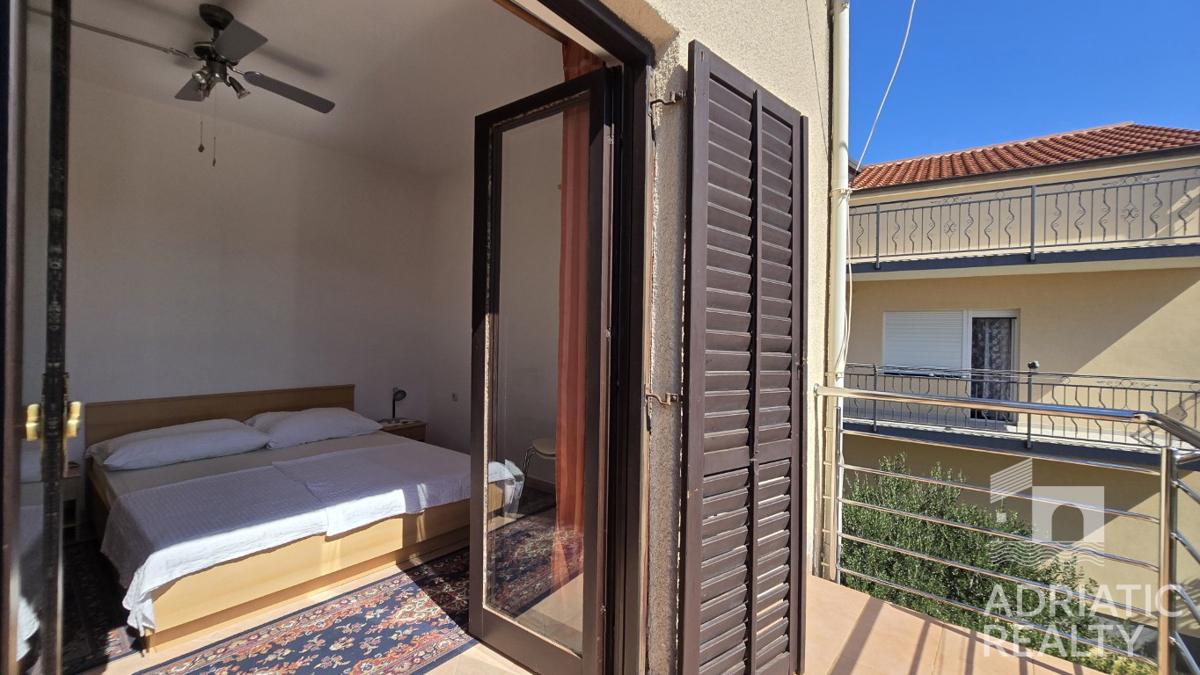 Vodice, casa familiare con appartamenti - occasione ideale per il turismo