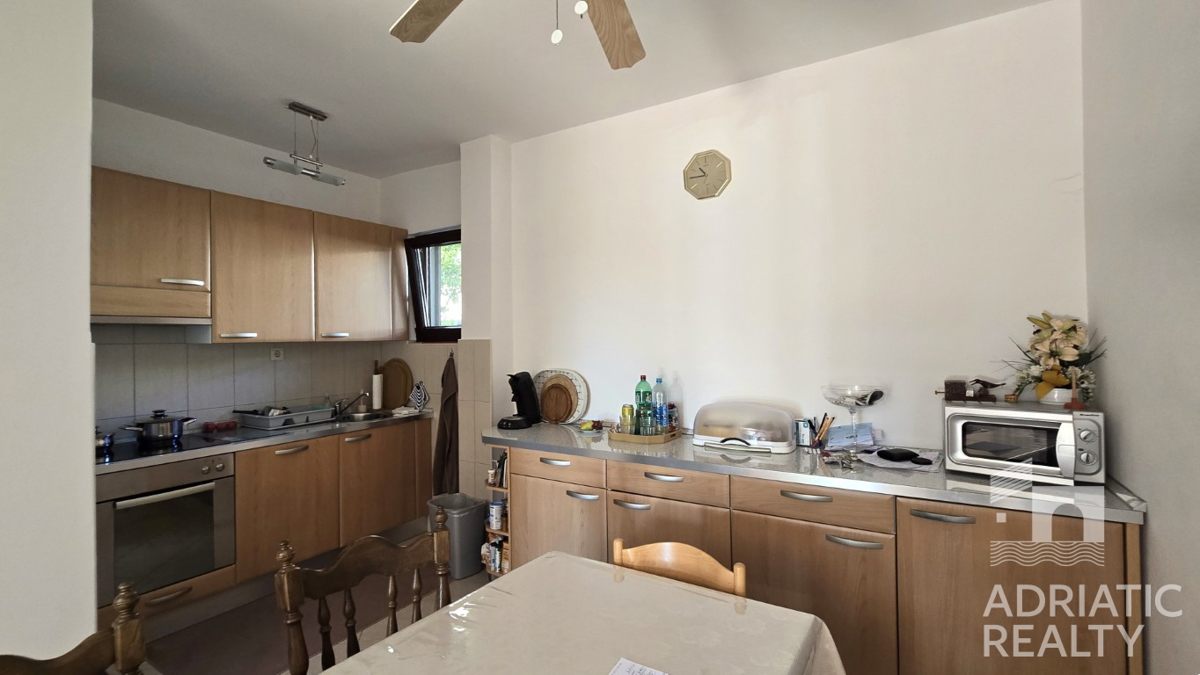 Vodice, casa familiare con appartamenti - occasione ideale per il turismo