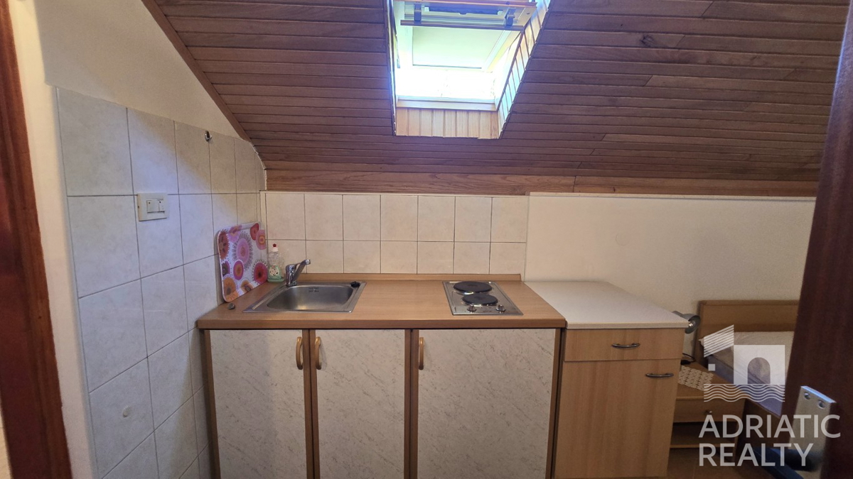 Vodice, casa familiare con appartamenti - occasione ideale per il turismo