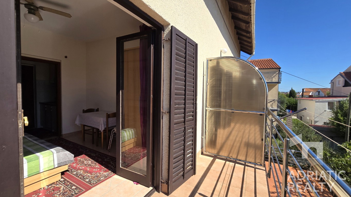 Vodice, casa familiare con appartamenti - occasione ideale per il turismo