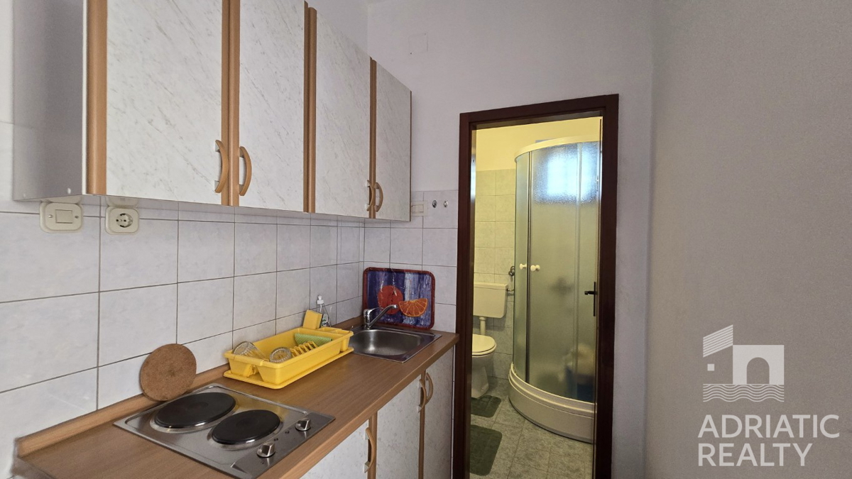 Vodice, casa familiare con appartamenti - occasione ideale per il turismo