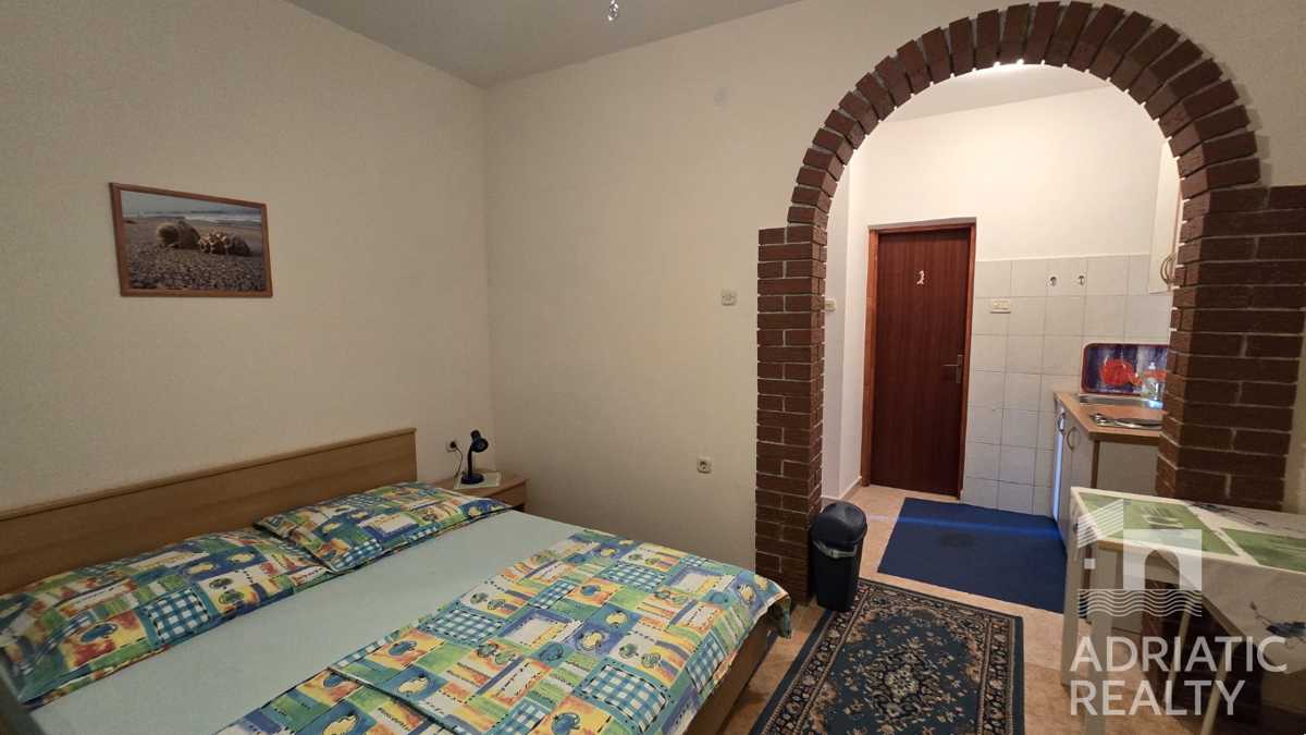 Vodice, casa familiare con appartamenti - occasione ideale per il turismo