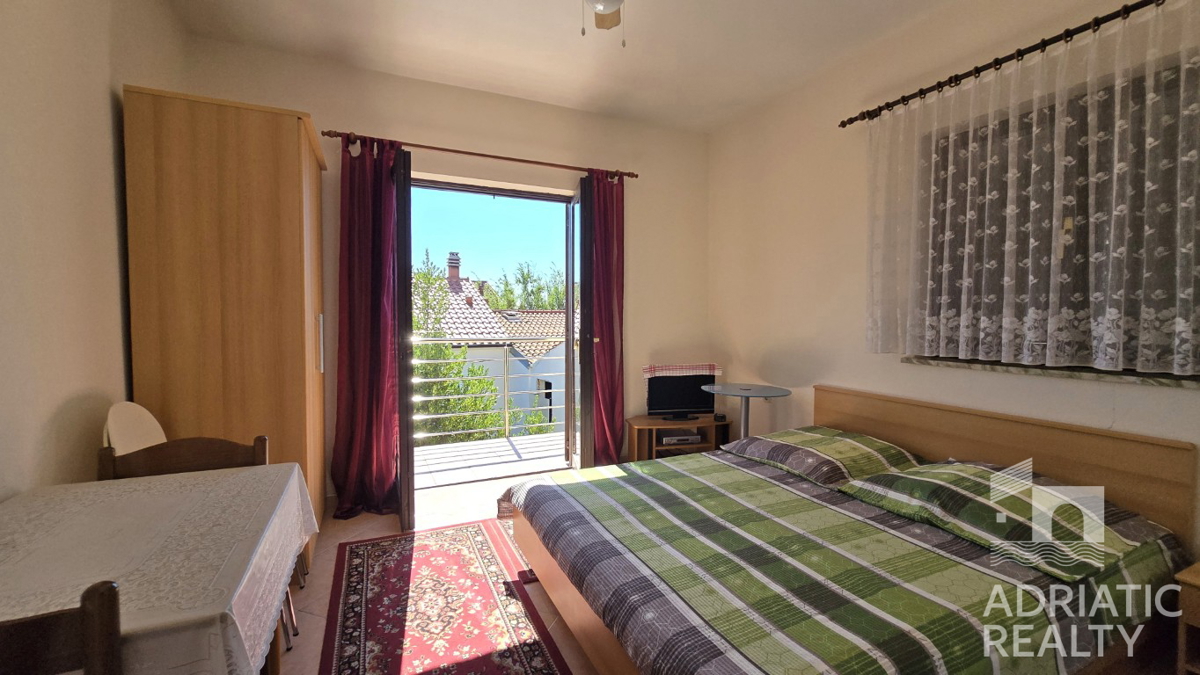 Vodice, casa familiare con appartamenti - occasione ideale per il turismo