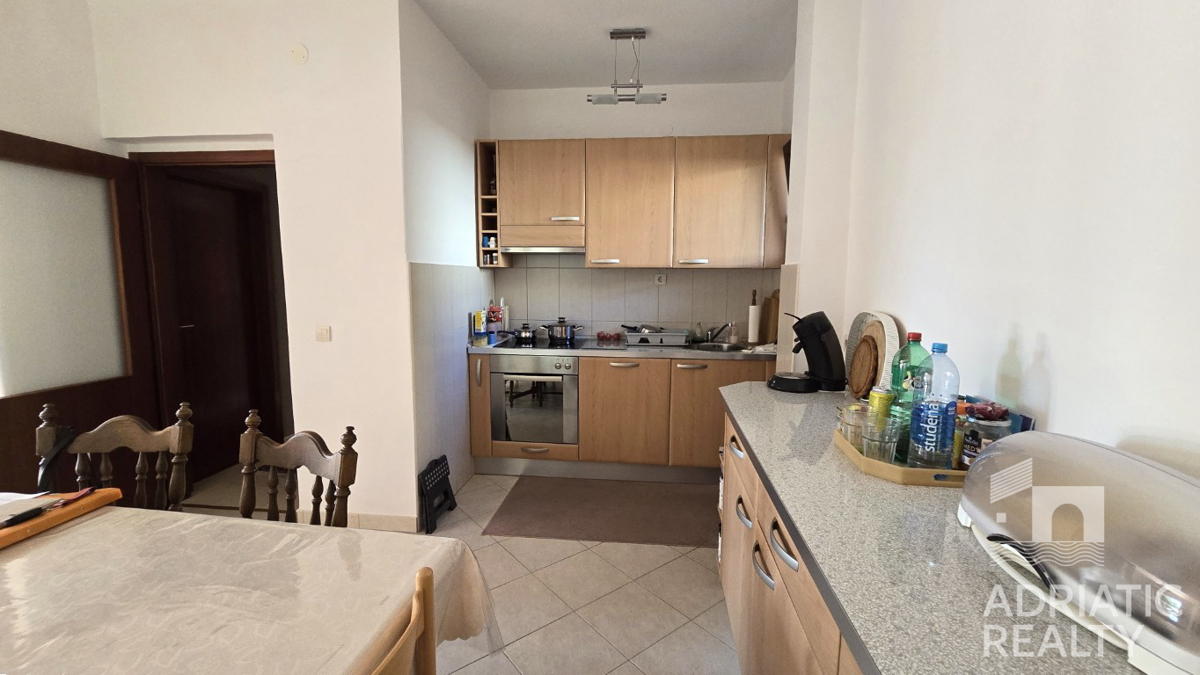 Vodice, casa familiare con appartamenti - occasione ideale per il turismo