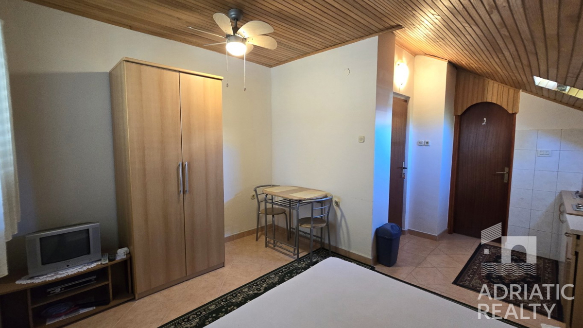 Vodice, casa familiare con appartamenti - occasione ideale per il turismo