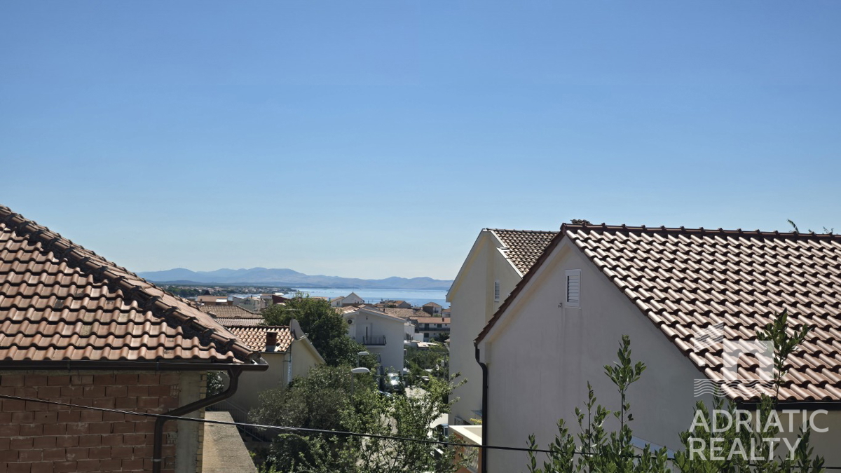 Vodice, casa familiare con appartamenti - occasione ideale per il turismo